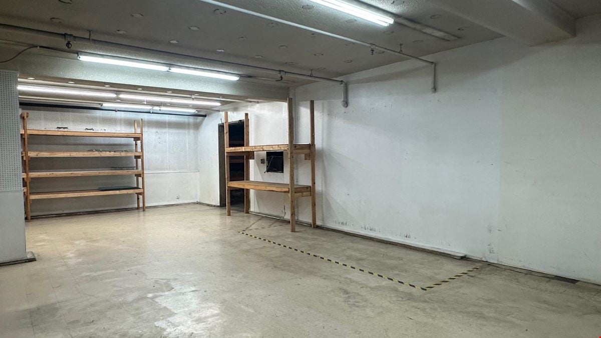 735 Commerce Ave