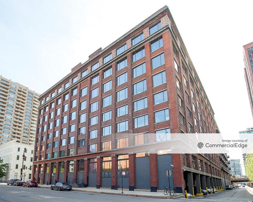 600 West Fulton Street