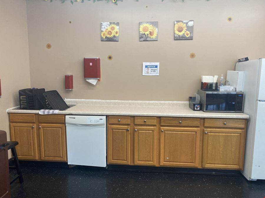725 Main Ave W - 5,500 SQ.FT. RETAIL BLDG