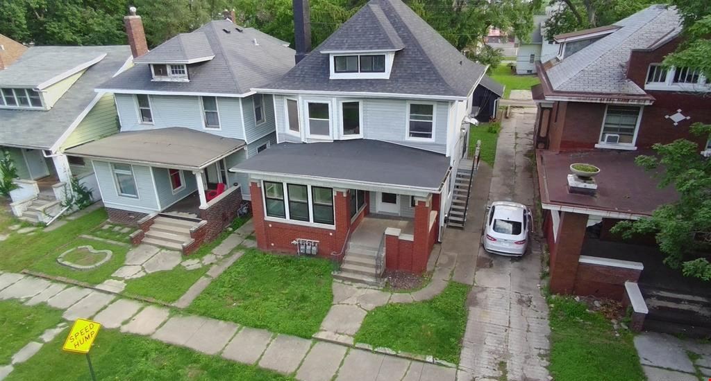 1611 W Barker Ave