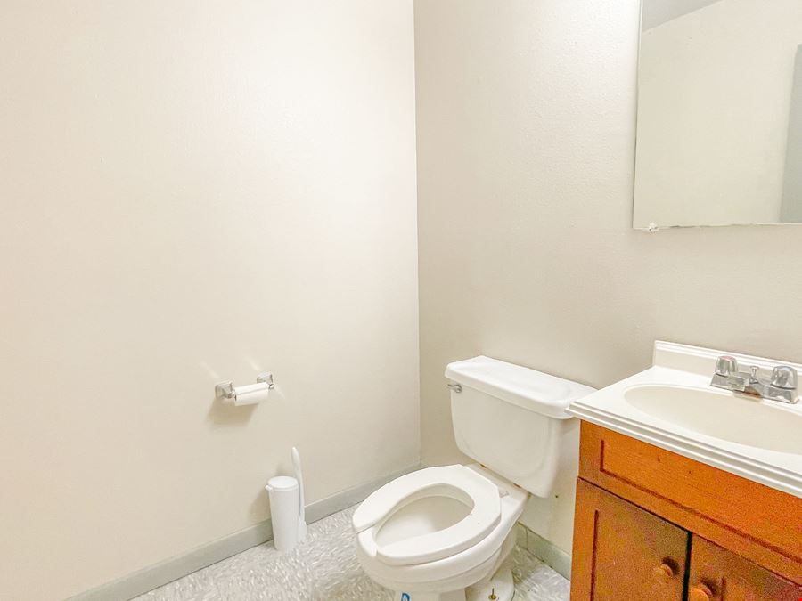 Spacious Suite just seconds from I-10 and N Causeway