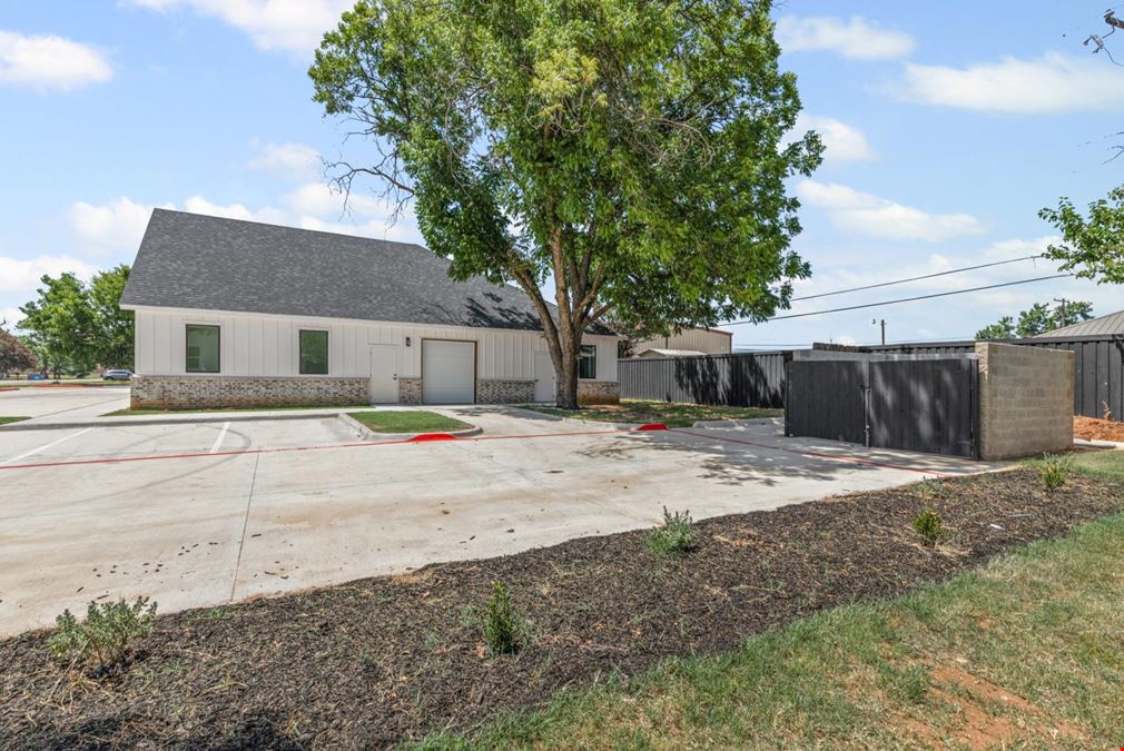 908 Cresthaven Dr