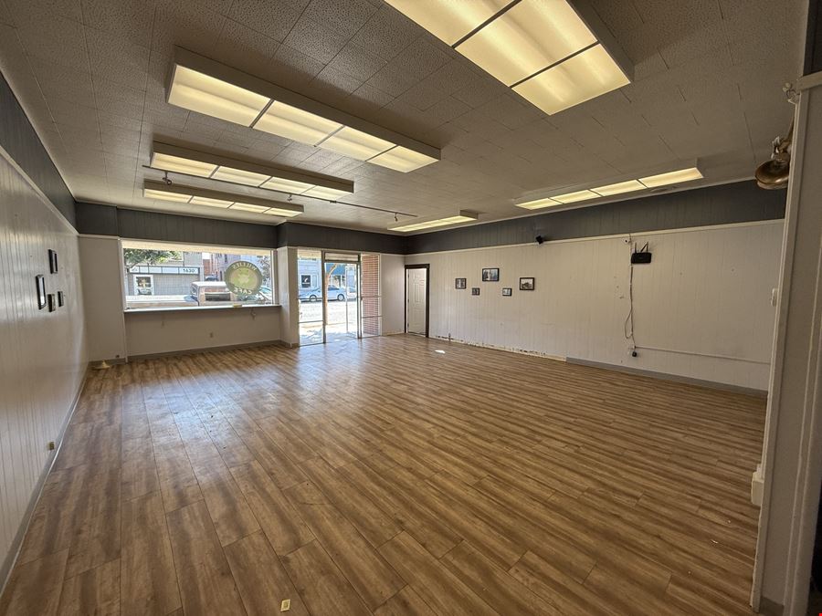 High Exposure Retail Shop Space in Downtown Reedley