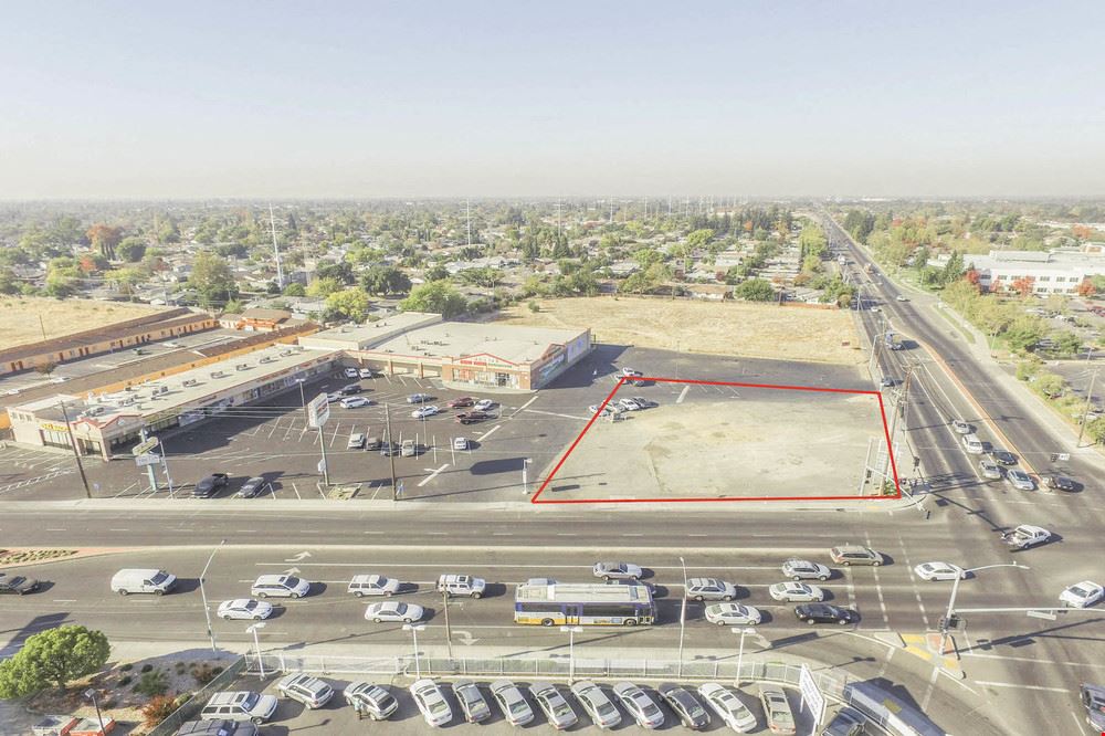 GROUND LEASE OPPORTUNITY ON CORNER HIGH TRAFFIC PAD