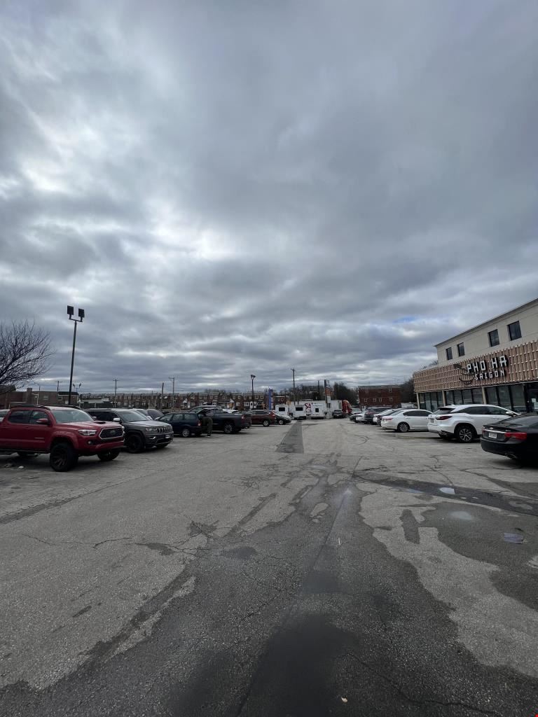 Versatile Retail & Event Space – Perfect for Pickleball or Business!