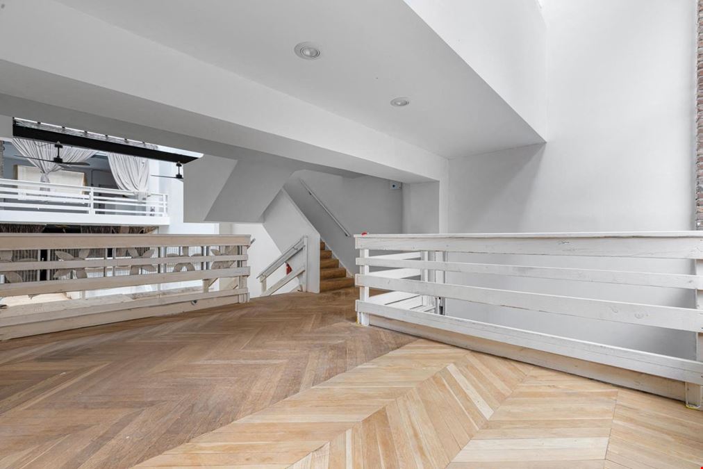 54 Crosby St