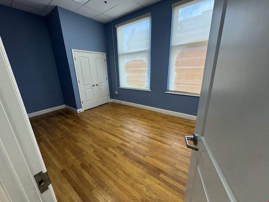 236 W Main St