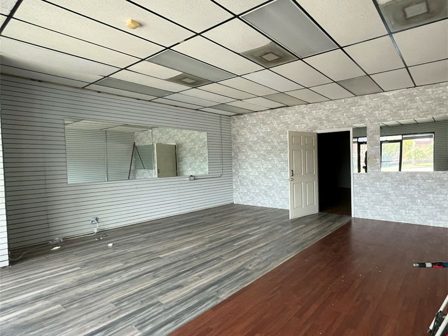 926 E Henderson Ave. | Retail Storefront or Creative Space