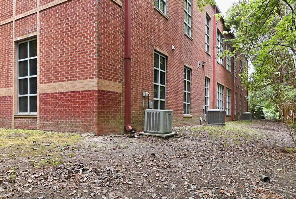 3 Suites at 502 McKnight Drive