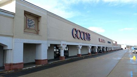 Preview of Retail space for Rent at 475-525 & 601 S. Memorial Dr