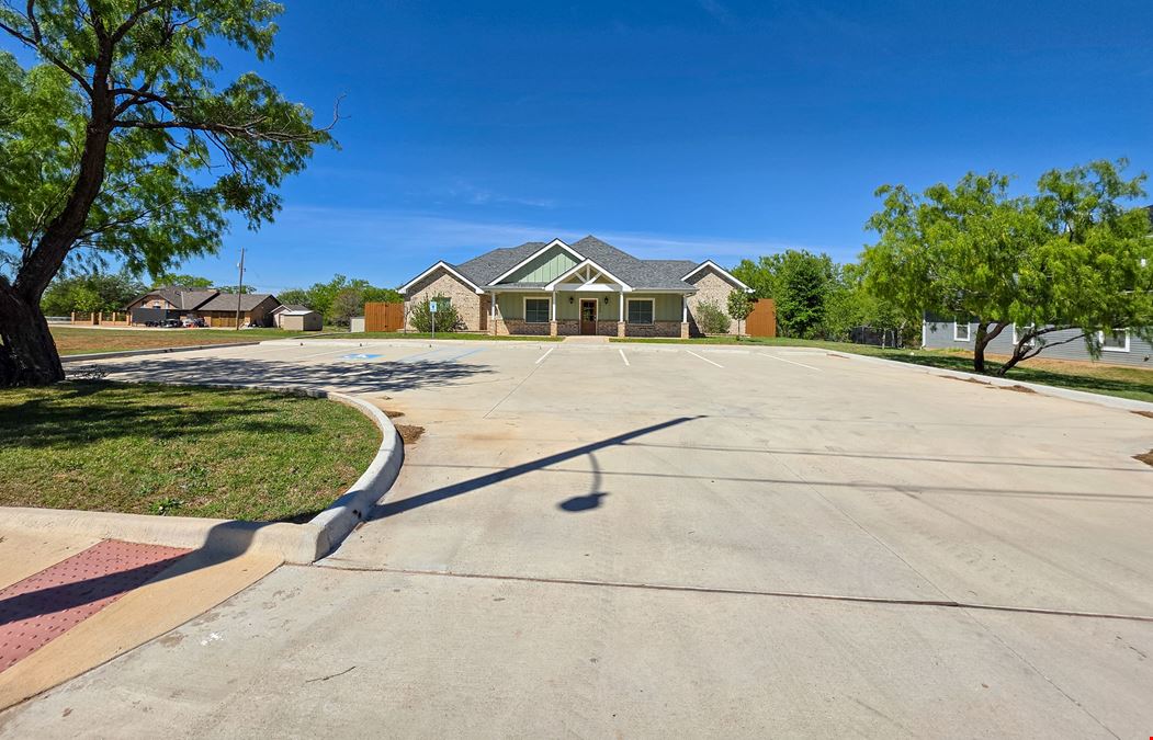 2426 LINCOLN DR 
