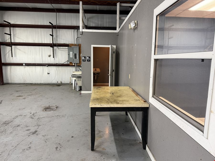 Warehouse Small Bay Available - US Hwy 441 Corridor
