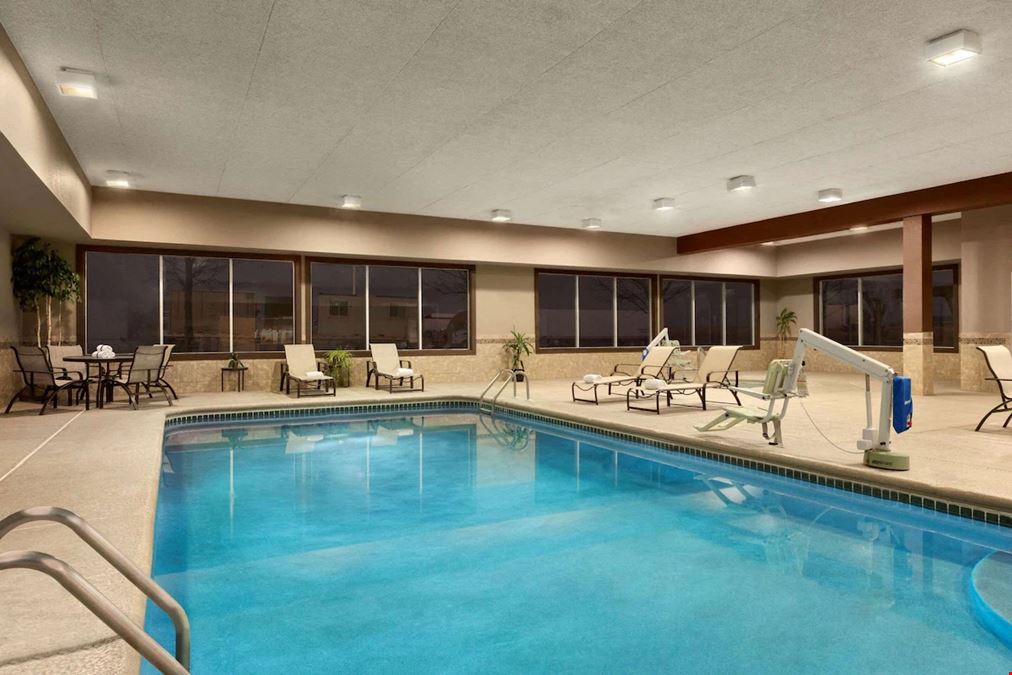 Country Inn & Suites Sidney