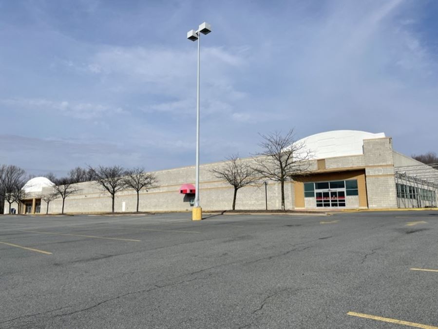 120,000 SF / Wholesale & Retail