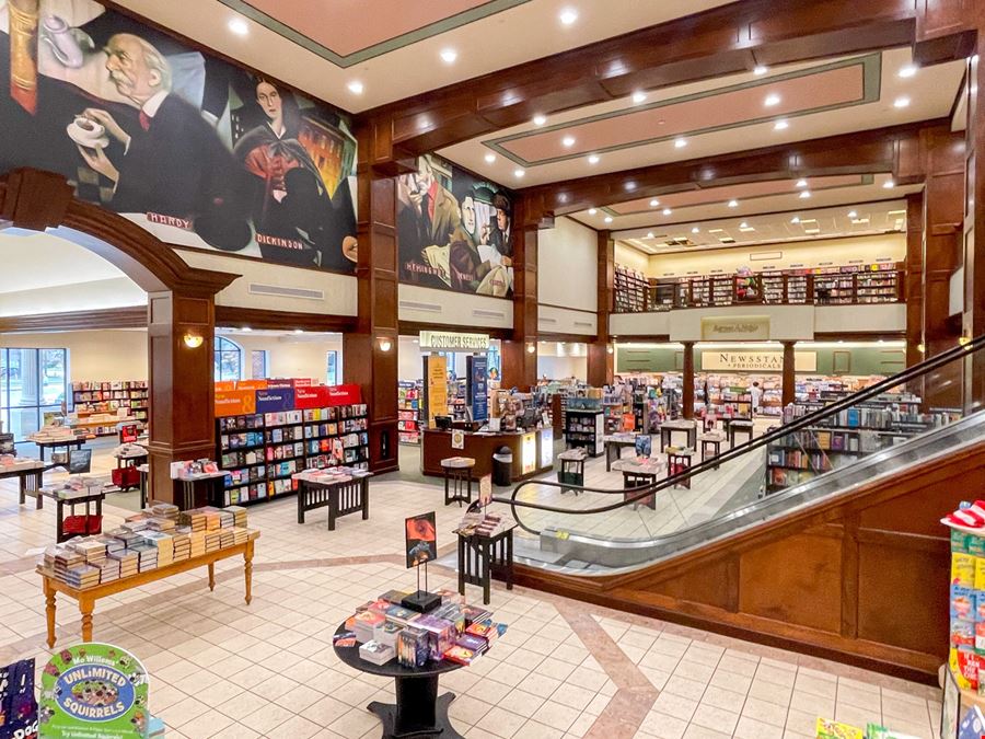 Standalone Big-Box Retail with Interstate Visibility