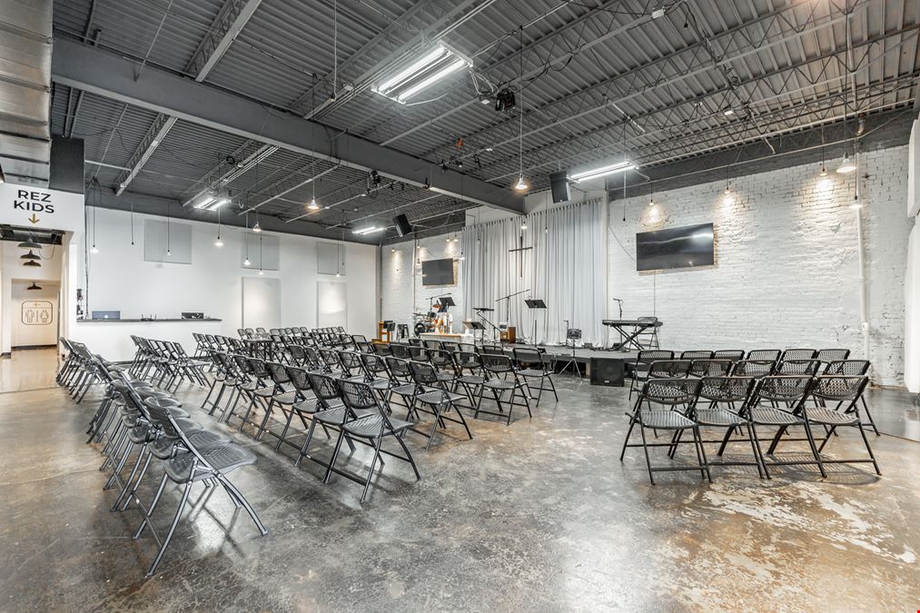 Office/Retail 4,000 SF with Large Open Space 18' Ceilings on Rossville Ave