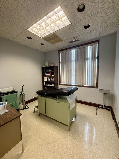 Easton Court Medical Office - 2892 SF