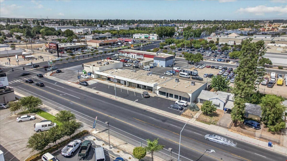 High Exposure Prime Retail Shop Spaces Near River Park