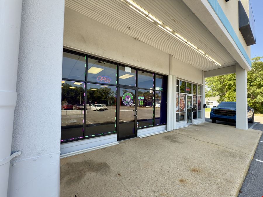 High-Visibility Retail Space on Barrancas Ave – 1,900 SF Available