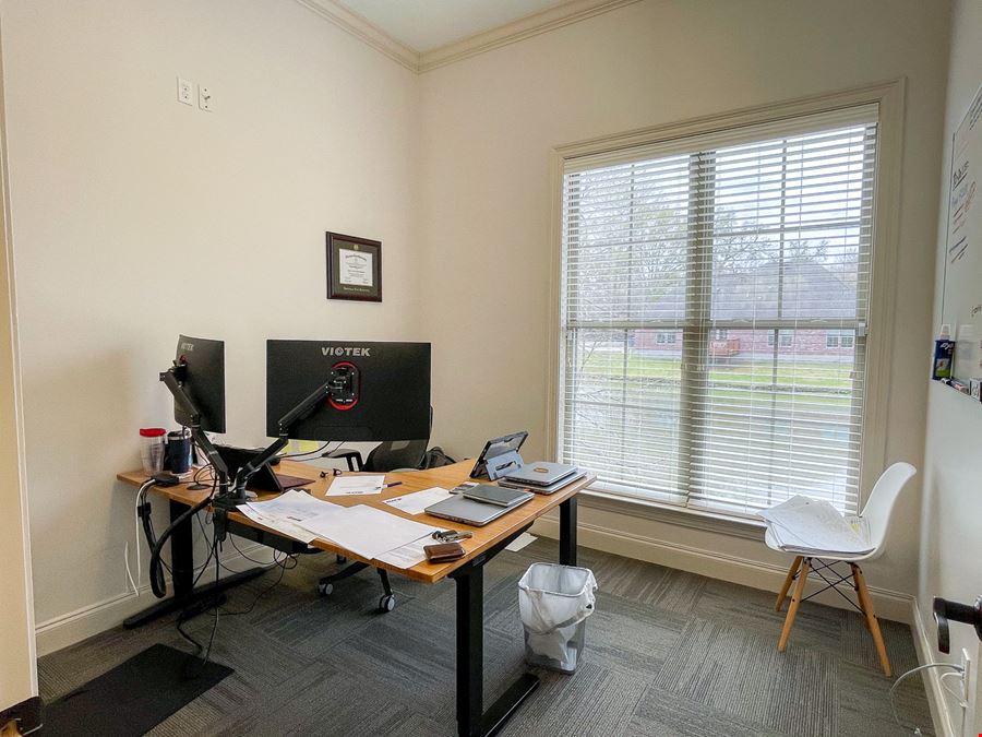 Bluebonnet Blvd Office Suite Available for Lease