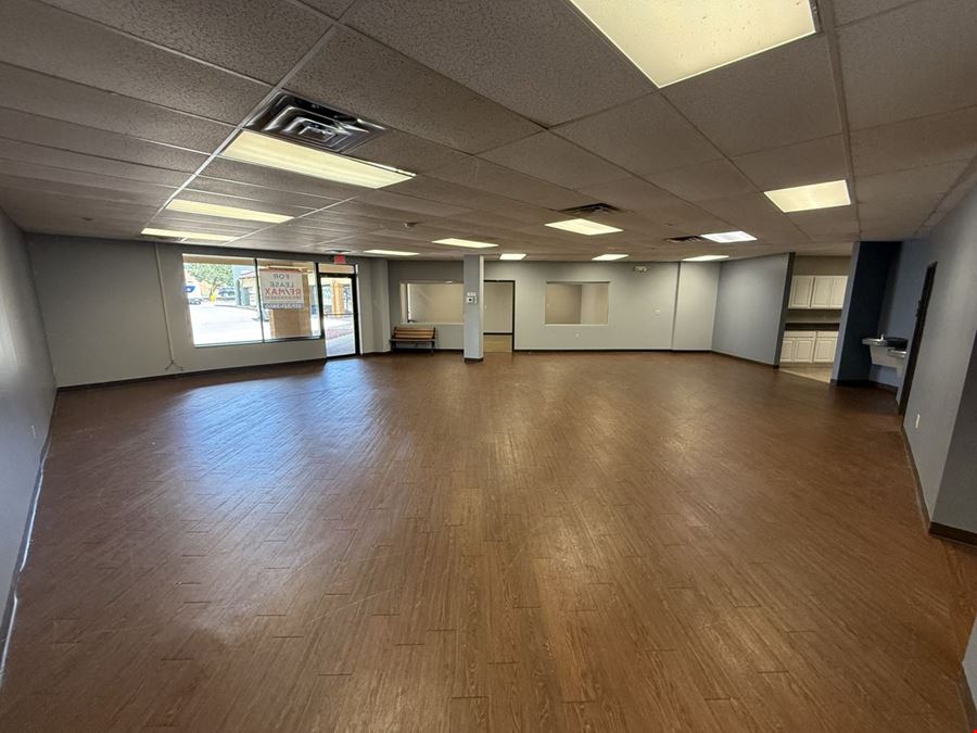 Everette Plaza Retail or Office Suites for Lease