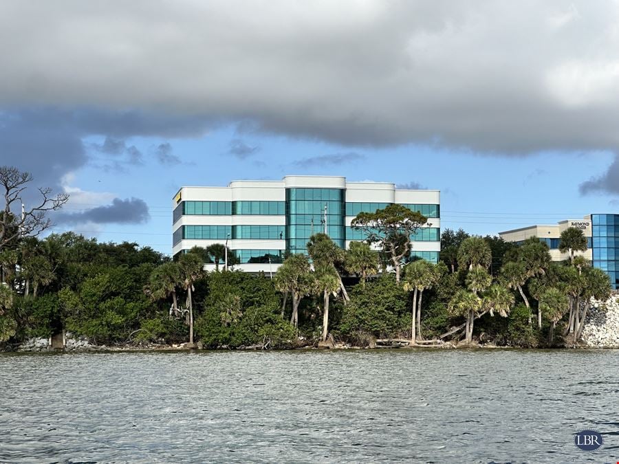 Freestanding River View Office Building with Great Signage Visibility along the Highway