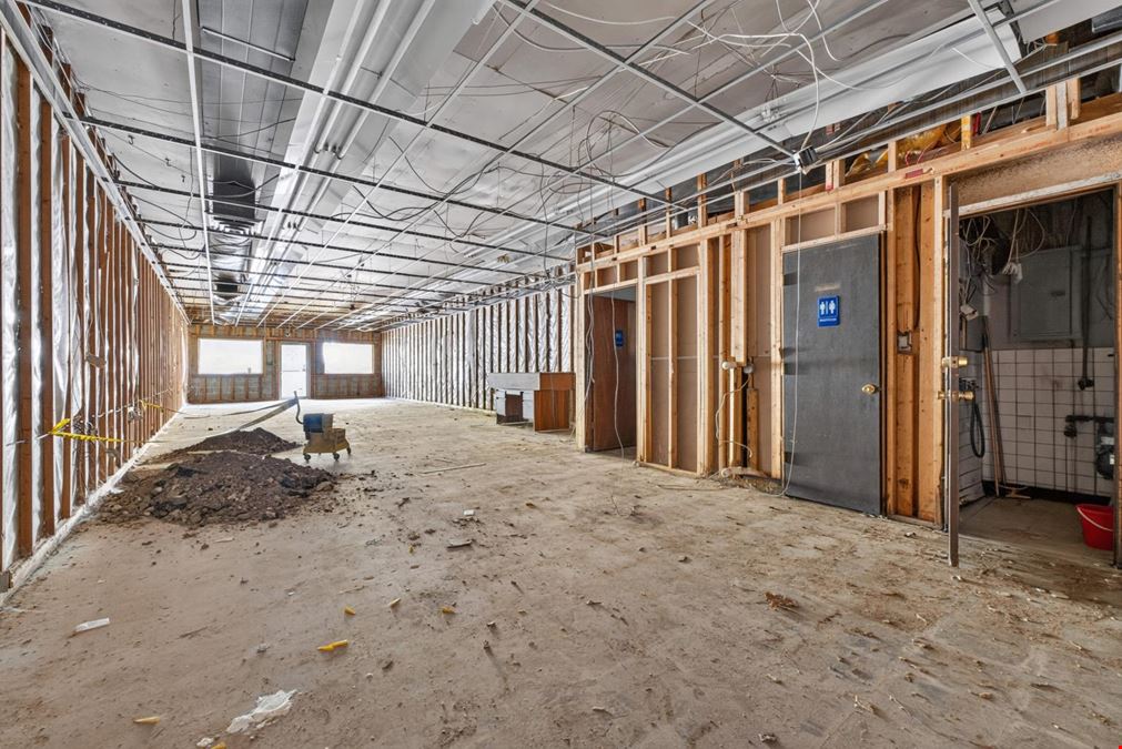 South Grand Freestanding Retail/Office Building
