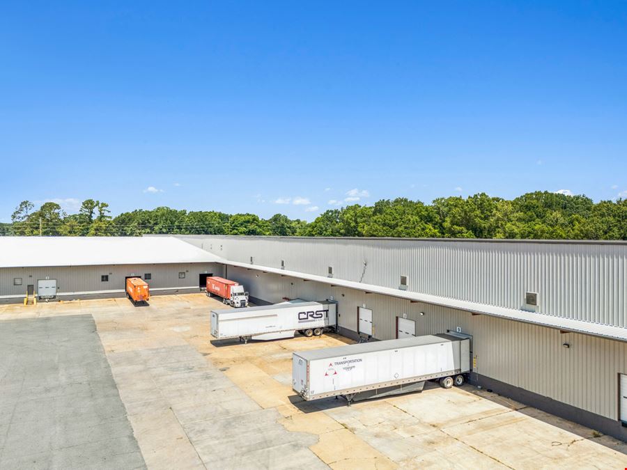 390,000 +/- SF | Industrial | NNN Investment | 100% Leased