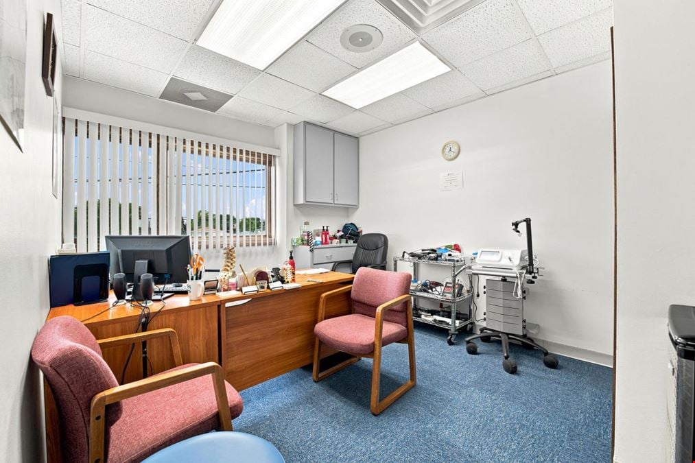4647 W 103rd St, Unit 2B-2F, Oak Lawn, IL