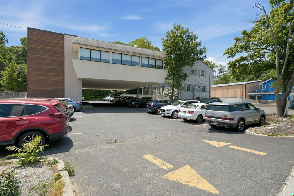 1038 West Jericho Turnpike