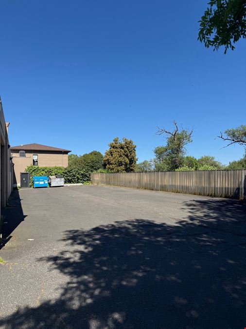 33 Commercial Blvd