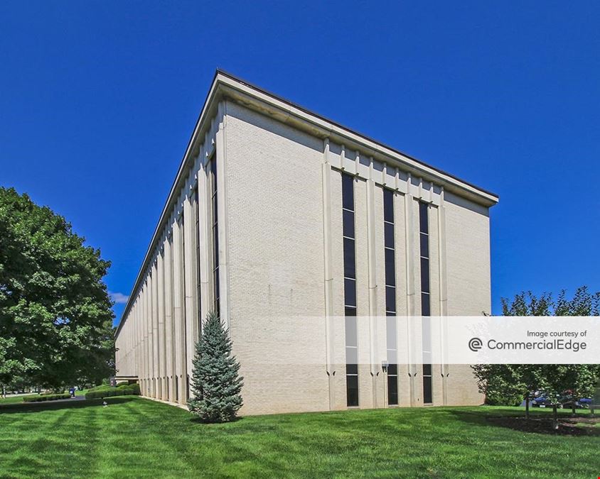 Cloverleaf Building 2