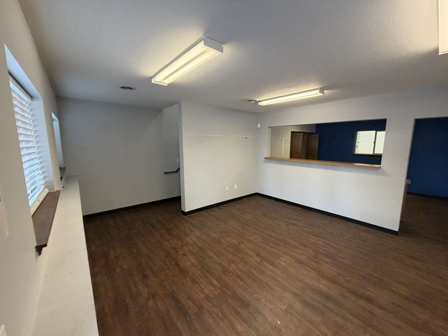 3606 E. Wellesley Ave