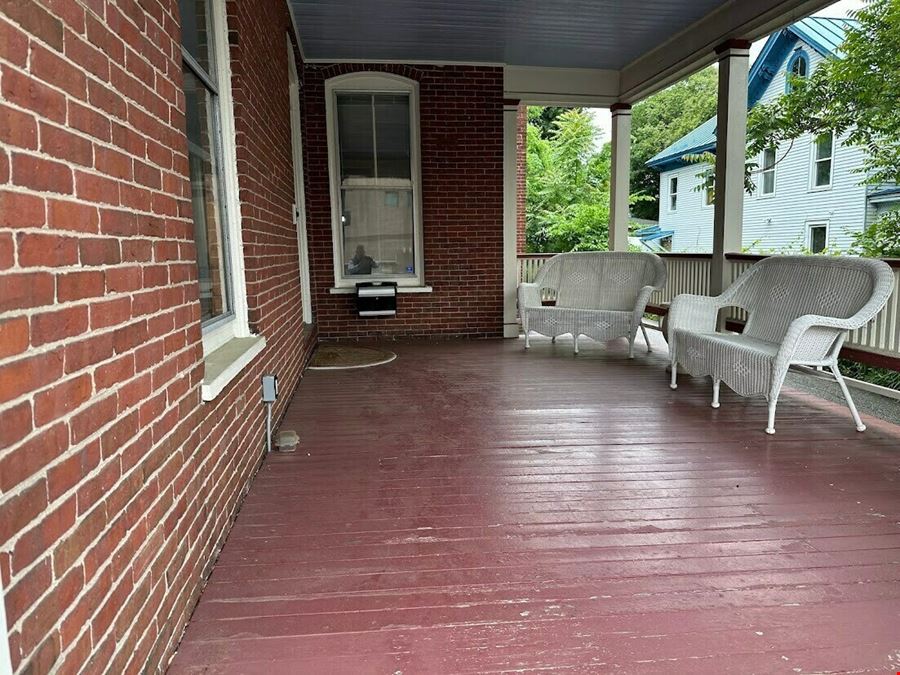 8 Court St