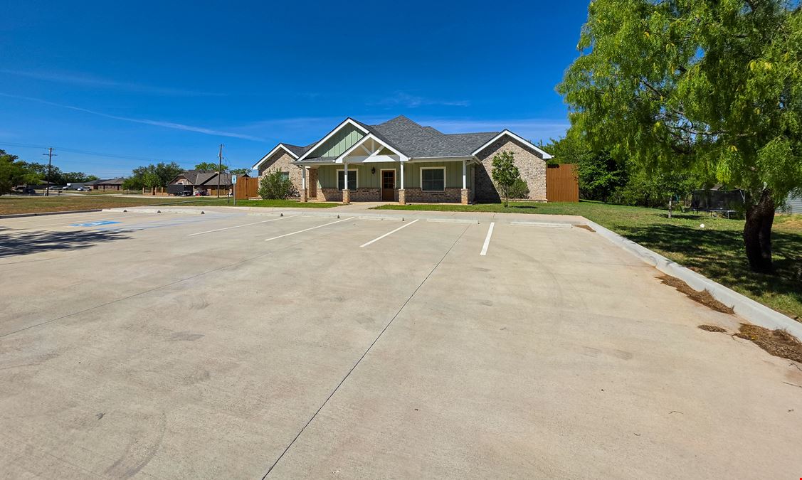 2426 LINCOLN DR 