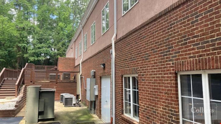 ±12,000-SF Freestanding Office Building for Sale in Excellent Condition