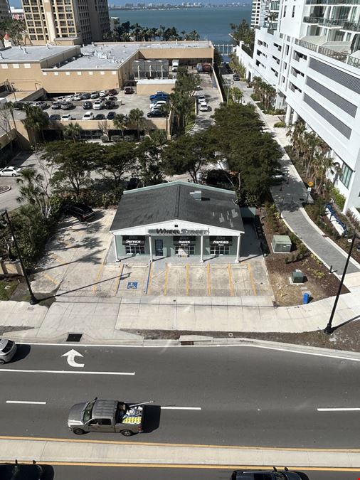 211 N Tamiami Trail