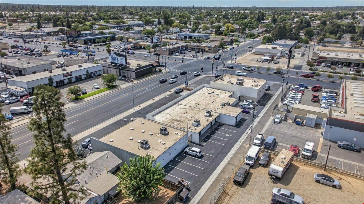 High Exposure Prime Retail Shop Spaces Near River Park