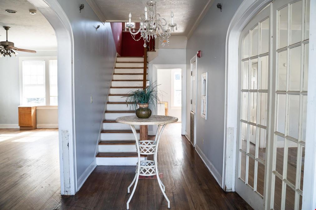 641 W Main St