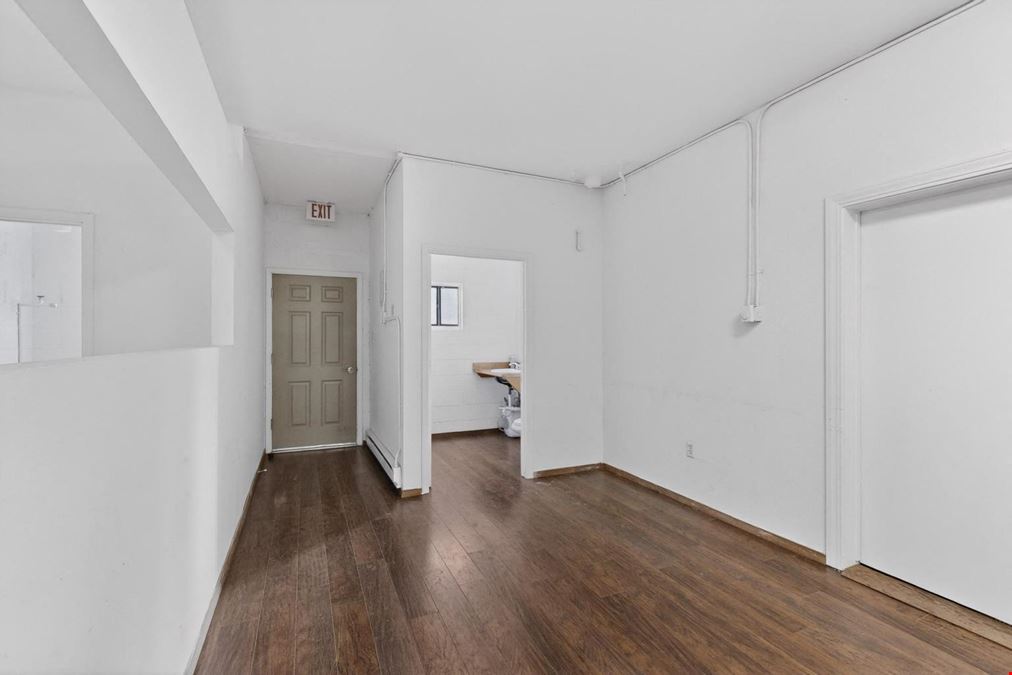 768 SF Retail/Office High Traffic Location