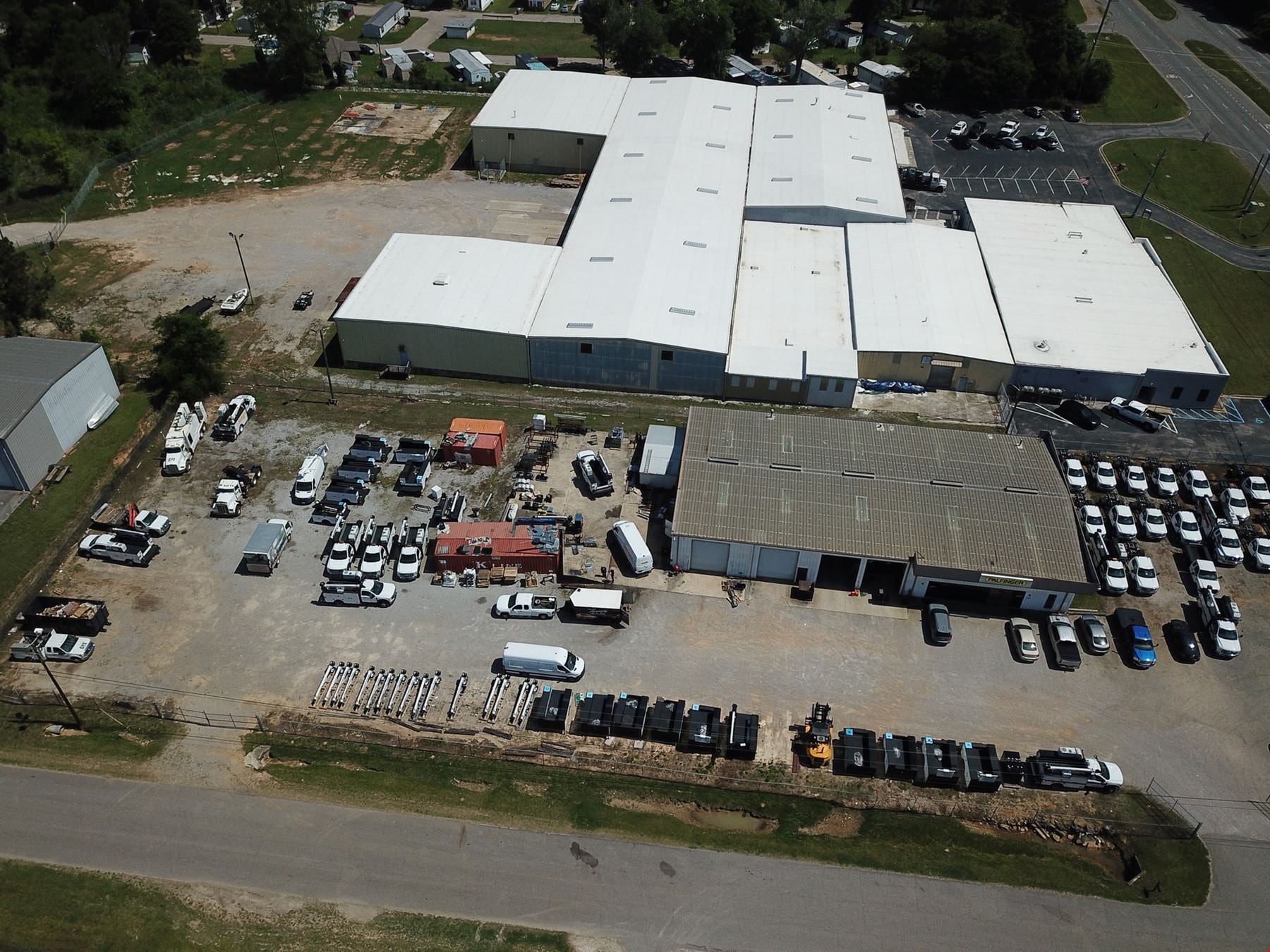 Freestanding Truck/Equipment Facility With Yard