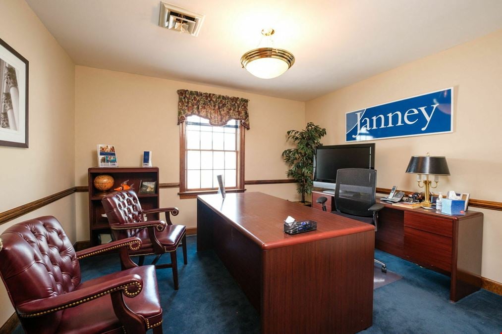 SINGLE OFFICE SPACE AVAILABLE IN WOODSTOCK