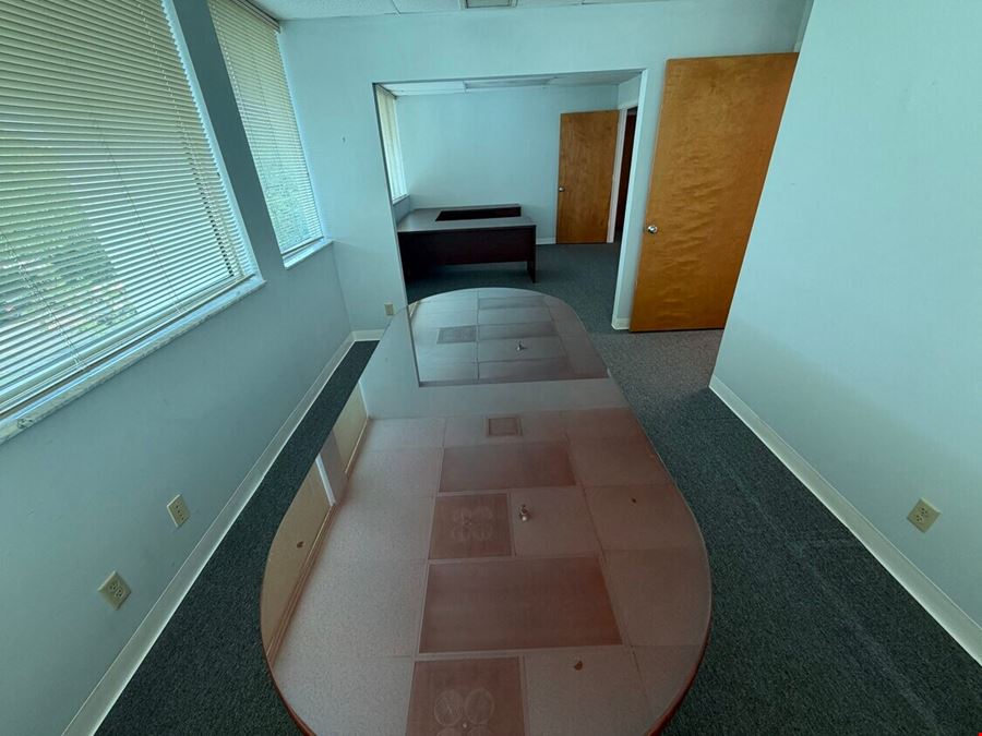 1397 SF Suite 305 E Professional and Medical Office Space