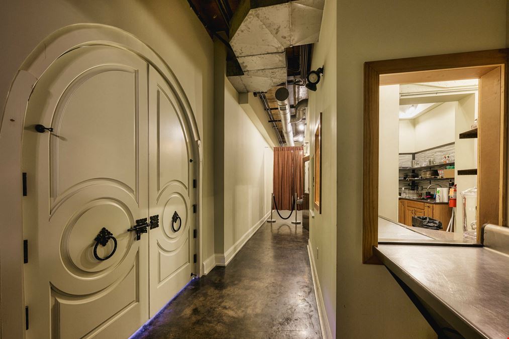 Urban Lofts, Boutique Hotel & Signature Rooftop Bar with Elevator