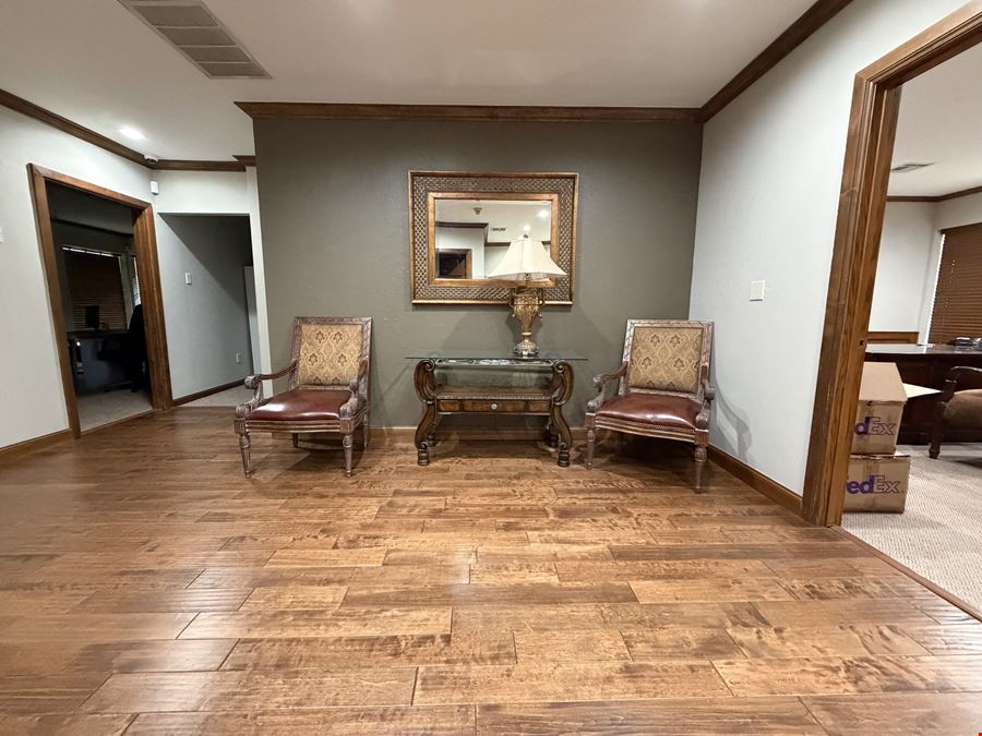 1103 Sovereign Row
