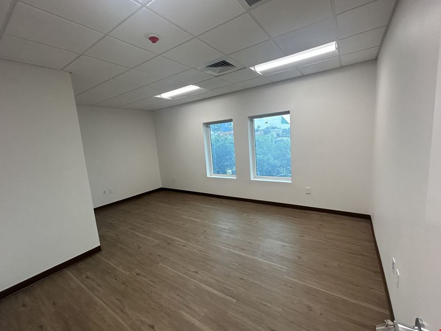 1428 S Tamiami Trl