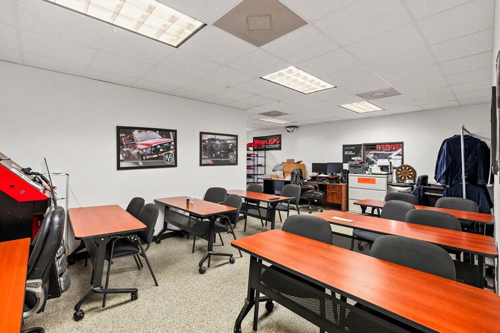 108 Commercial Pl