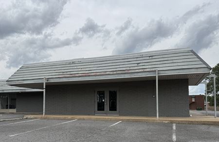 Preview of Industrial space for Rent at 10014 N Rodney Parham Rd