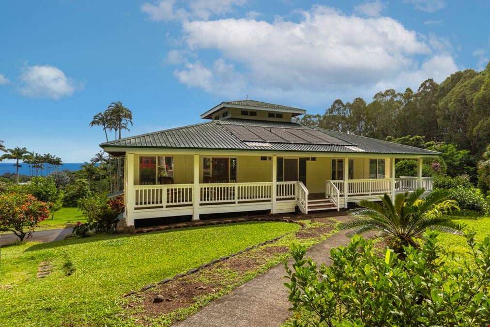 Luxurious Hawaiian Working Farm Retreat