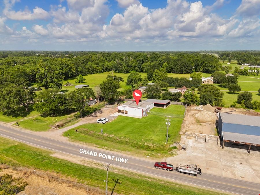 ±2,481 SF Commercial Building Near I-10 and Margaritaville Resort
